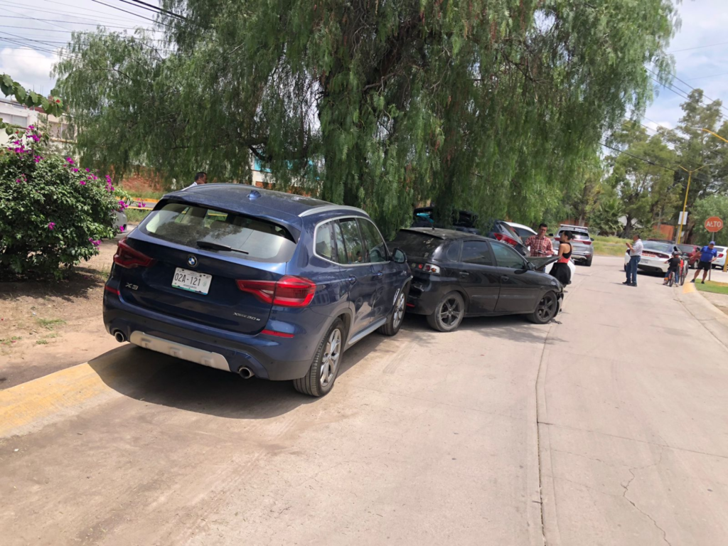 Choque múltiple en Juan Pablo II deja pérdidas de 45 mil pesos