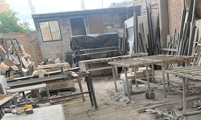 Un muerto y un lesionado tras ser aplastados por placa de mármol de diez toneladas