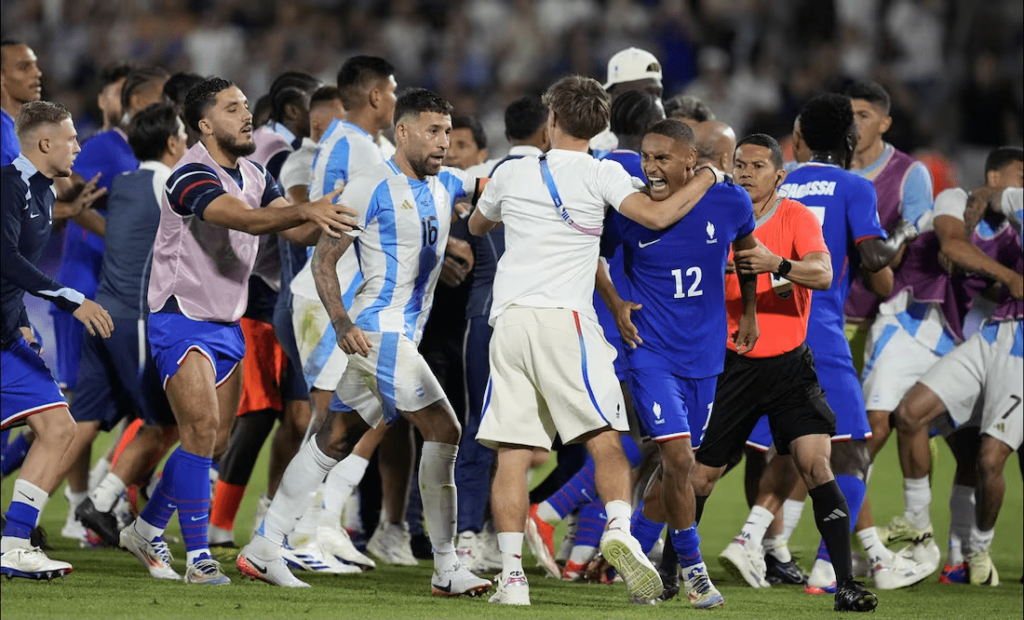 Escándalo y pleito tras eliminación de Argentina frente a Francia