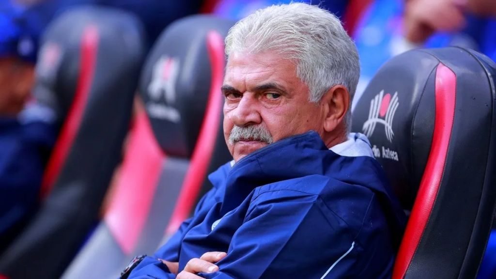 El Tuca revienta a Veljko Paunovic por dejar a Gignac en la banca