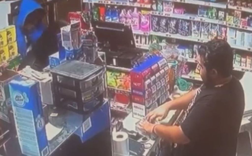 Tendero ahuyenta a ladrones con escopeta falsa