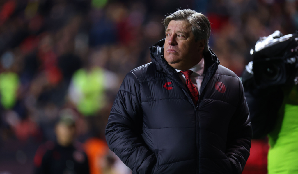 Equipo de la Liga MX busca servicios del Piojo Herrera