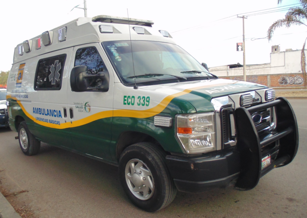 Sujetos lesionan a menor recién nacida por arrojar piedras a un autobús