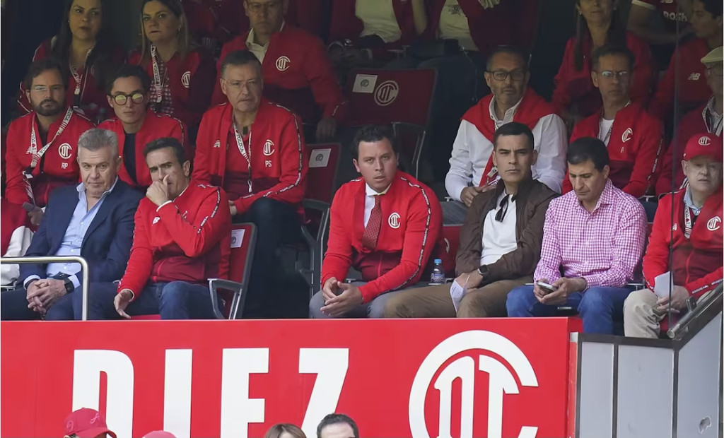Aguirre y Márquez asisten a partido de Toluca contra San Luis
