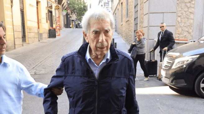Hijo de Mario Vargas Llosa responde especulaciones sobre el escritor