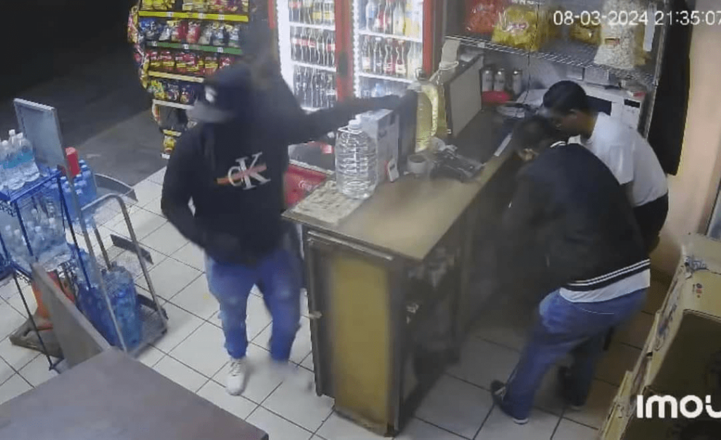 Sujetos armados asaltan licorería de Casa Blanca