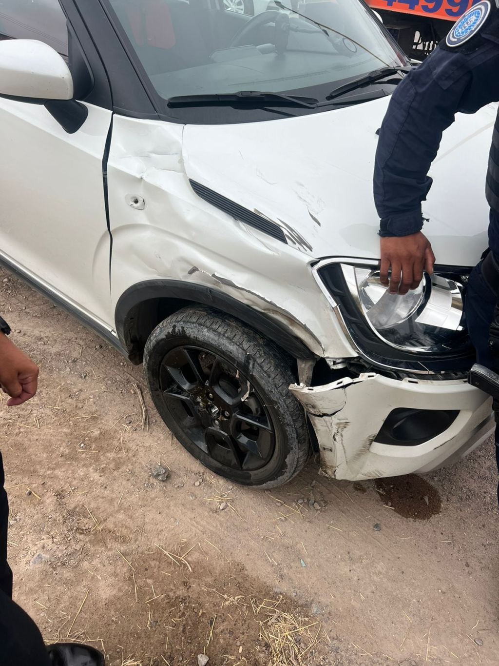 Chocan motocicleta y vehículo en Siglo XXI