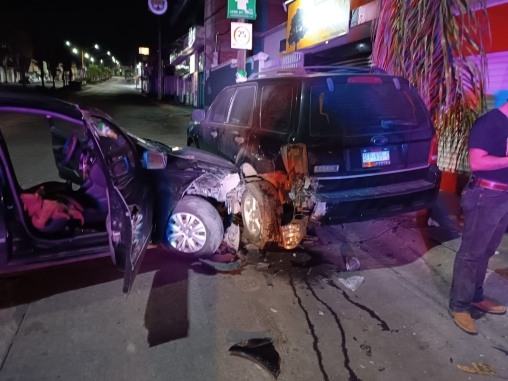 Conductor ebrio provoca accidente en Haciendas de Aguascalientes