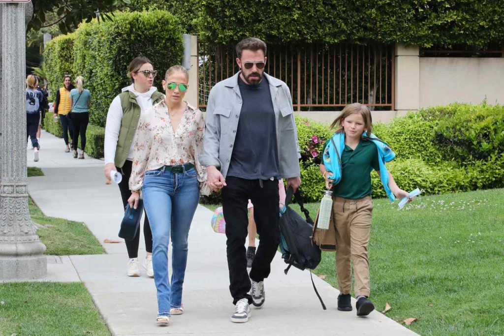 Affleck y Jennifer López acompañan a sus hijos en el regreso a clases