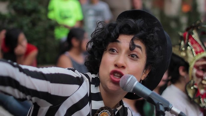 Multan a Flor Amargo por tocar en calles de Madrid