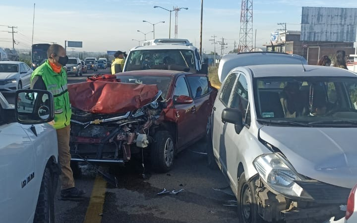 Carambola en la 45 deja severas pérdidas y una persona herida