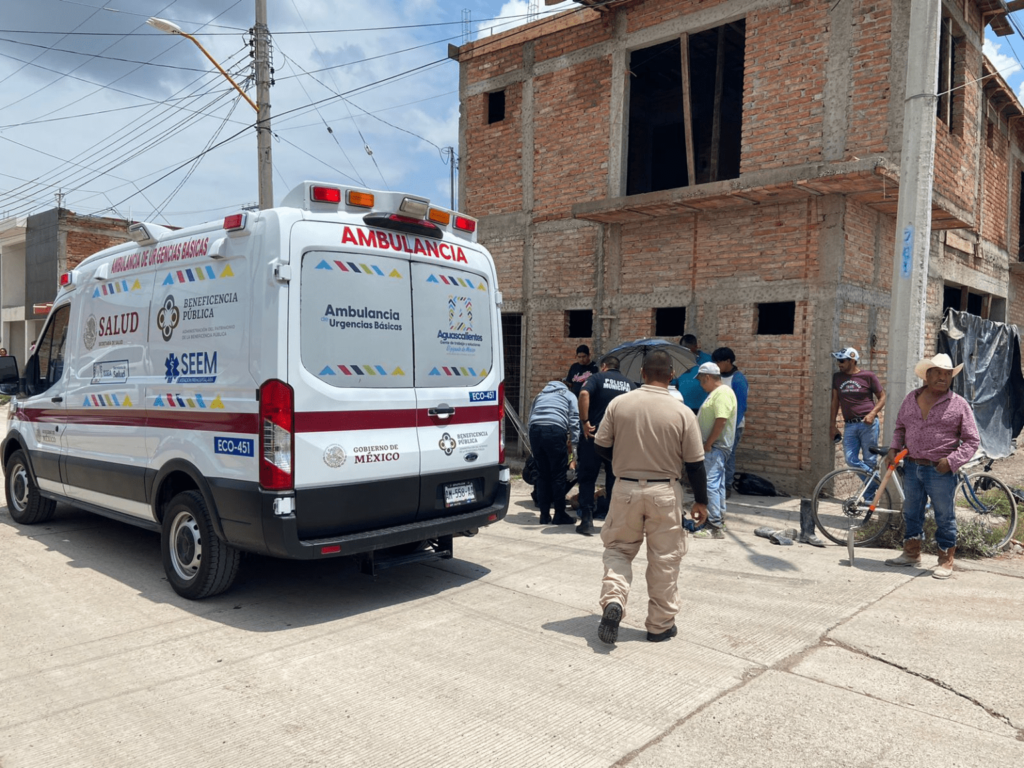 Trabajador de la construcción sufre descarga eléctrica en Rincón de Romos