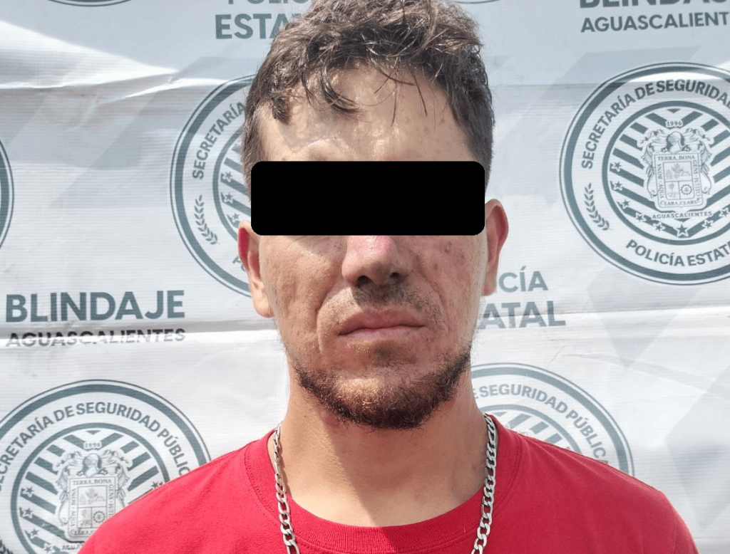 Detienen a tres con arma de fuego y droga en la Estatal 17