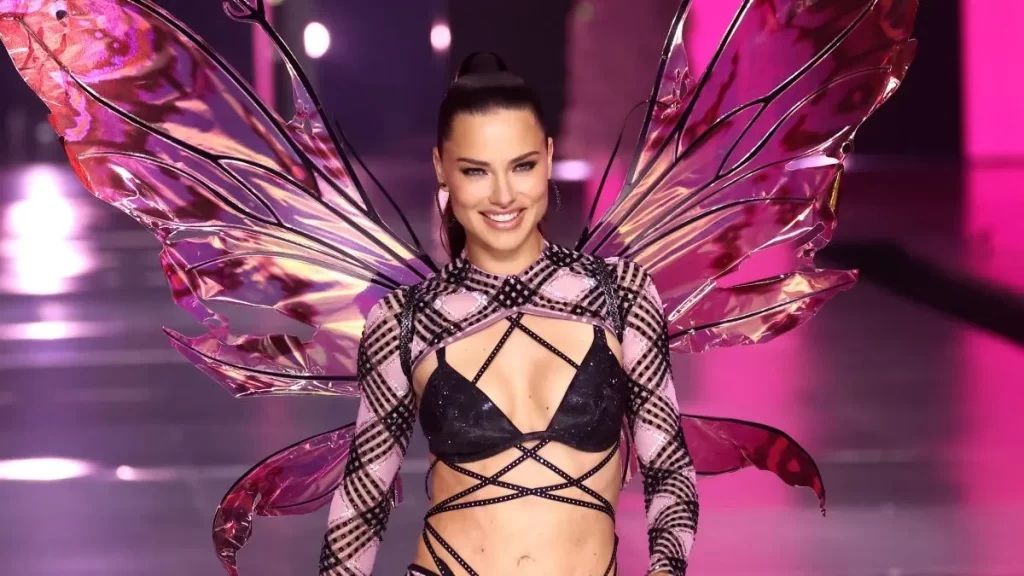 El regreso de Adriana Lima a Victoria’s Secret Fashion Show