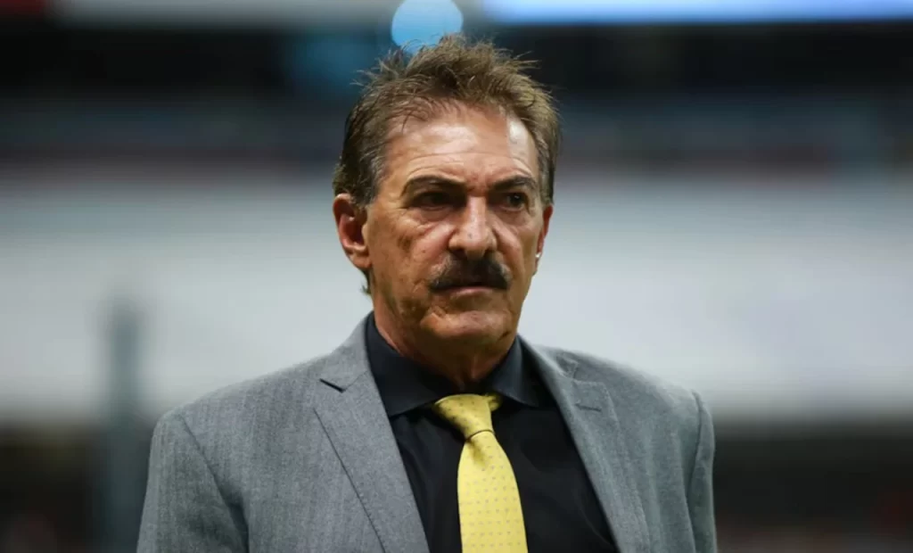 LaVolpe, nuevo entrenador de Banfield… en videojuego