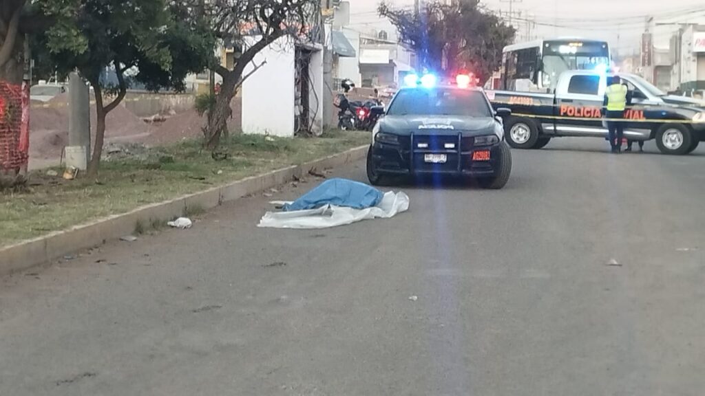 Peatón murió atropellado por un tráiler en el Mercado de Abastos