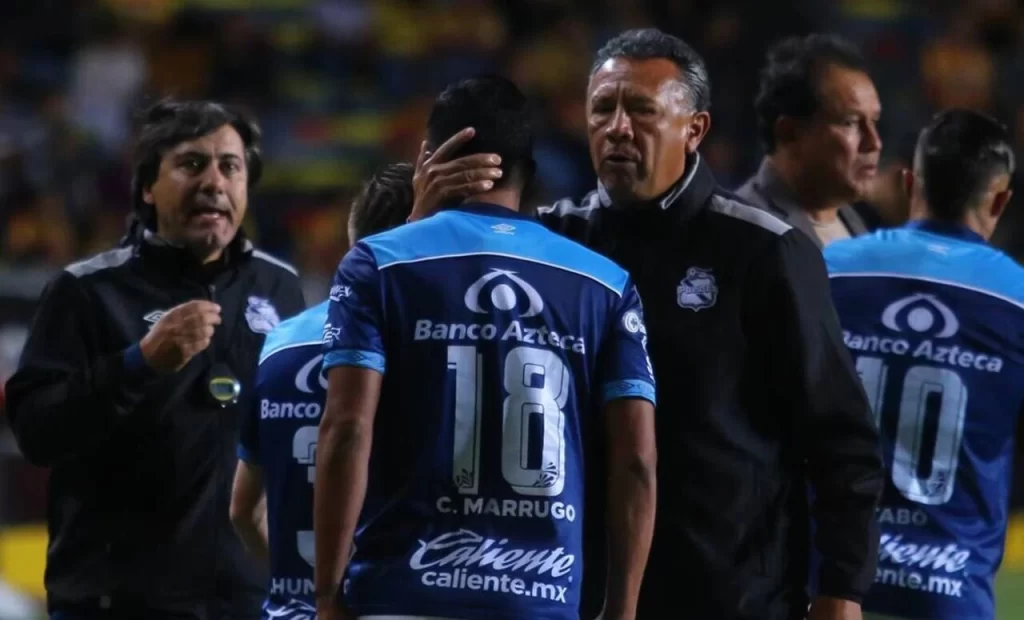 ¡Riña en La Franja! Se pelean jugadores del Puebla en entrenamiento