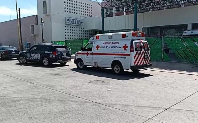 Hombre que ingresaría al CERESO es trasladado de urgencia al hospital