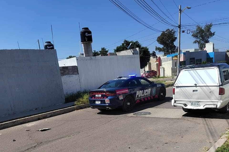 Choque desigual entre una patrulla y una moto deja un herido