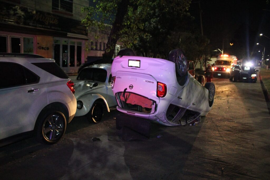Conductor de plataforma que conducía ebrio terminó volcado en Alameda