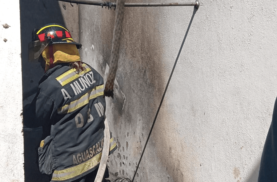 Fuga de gas causa flamazo en vivienda de Jesús María