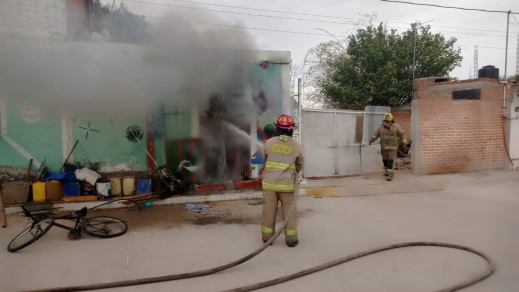 Bomberos sofocan incendio en San Francisco de los Romo