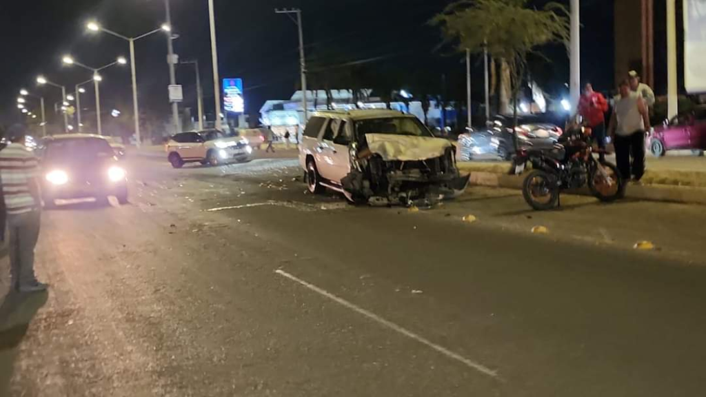 Aparatosa carambola en el poniente de la ciudad deja una persona muerta