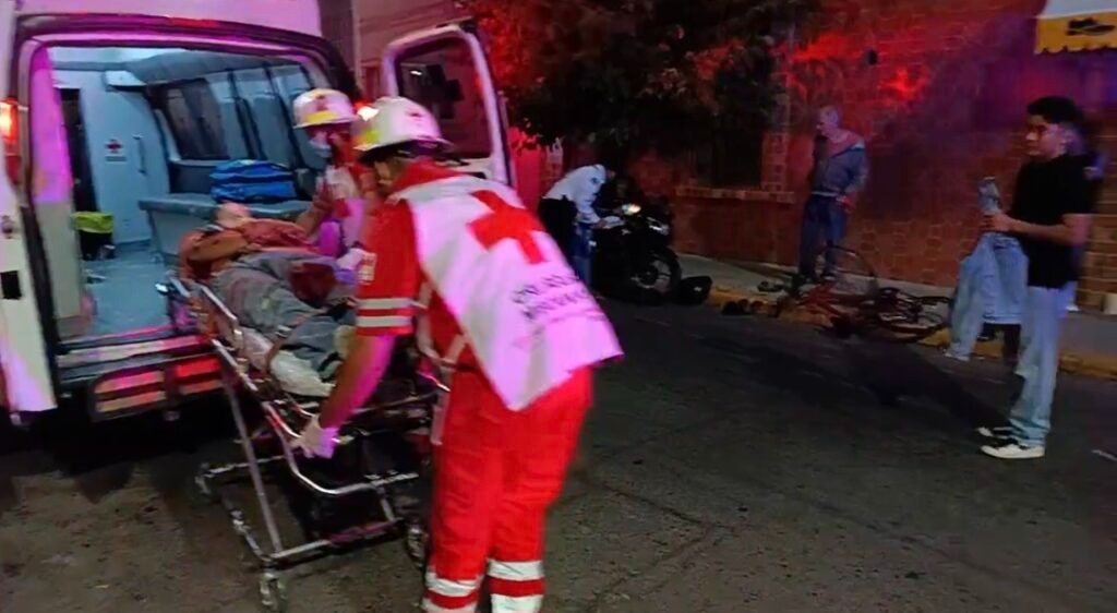 Muere motociclista tras chocar contra una bicicleta