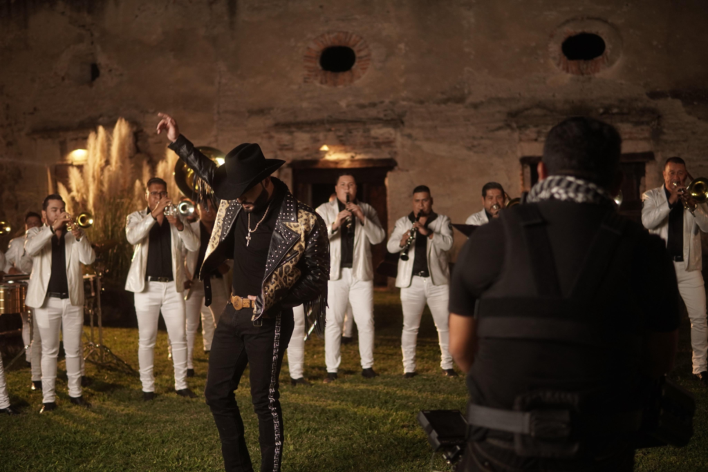 Saúl ‘El Jaguar’ presenta ‘Fondo de Pantalla’