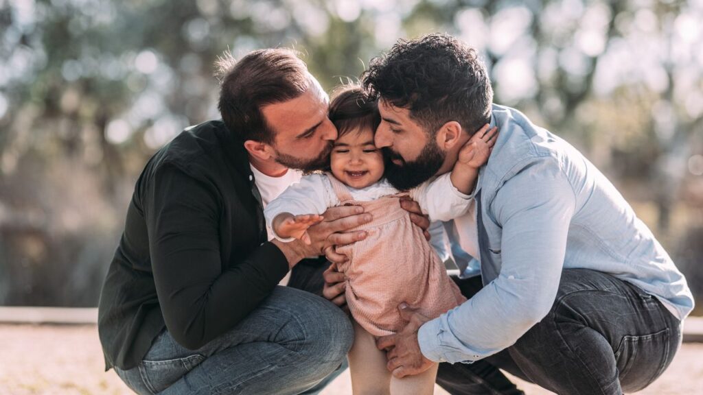 Italia impide que parejas homosexuales se conviertan en padres/madres