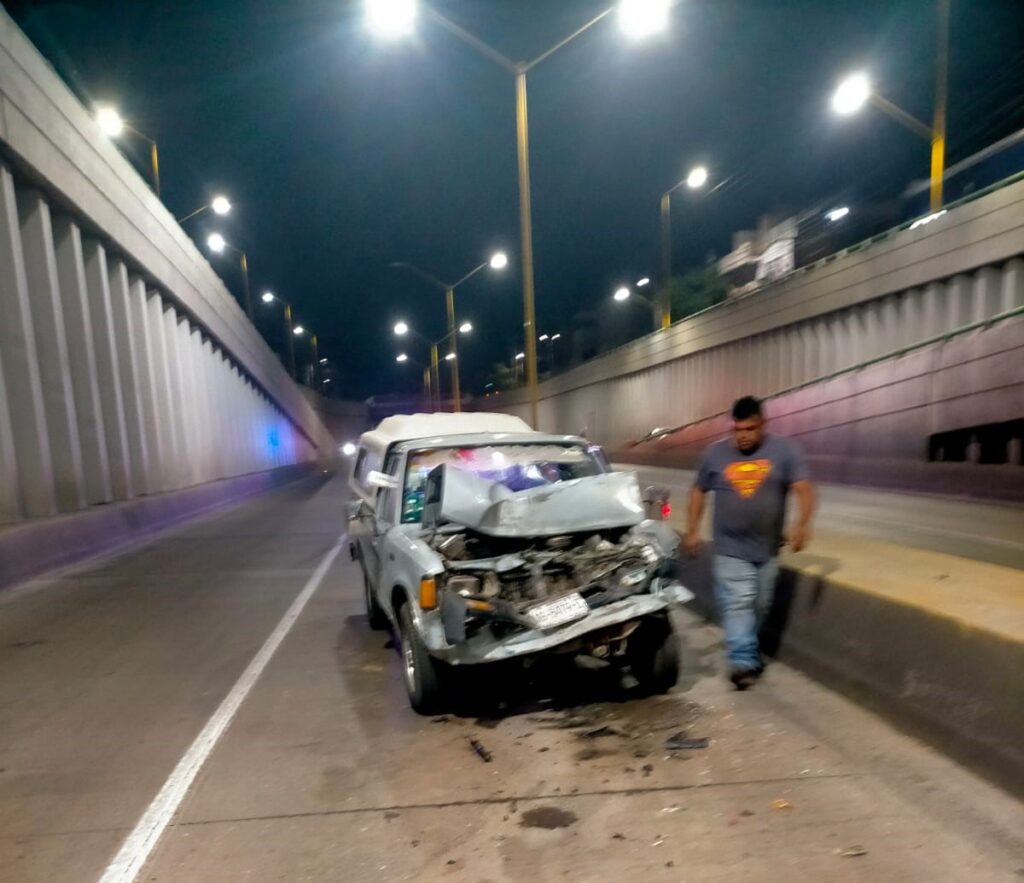 Murió joven tras aparatosa carambola entre tres camionetas en la colonia Gremial