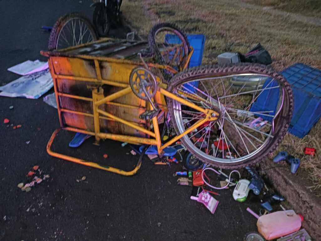 Adulto mayor que viajaba en un triciclo murió tras ser impactado por un motociclista