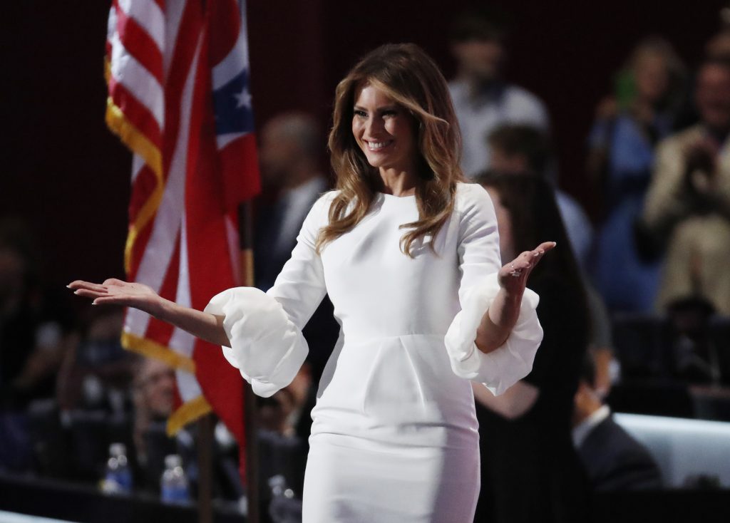 Melania Trump presenta a su jefa de staff