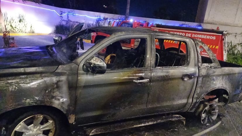 Se incendia una camioneta en las calles de Jesús María