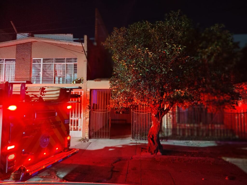 Muere un hombre calcinado durante un incendio en su domicilio, en el fraccionamiento Arboledas.