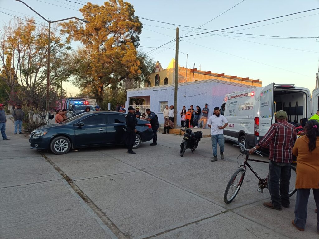 Mujer resultó lesionada tras choque entre moto y vehículo