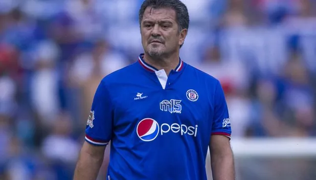 Carlos Hermosillo tunde con todo al Chucky Lozano