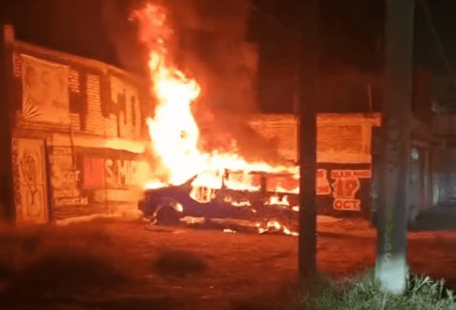 Se incendia vehículo en Salto de Ojocaliente