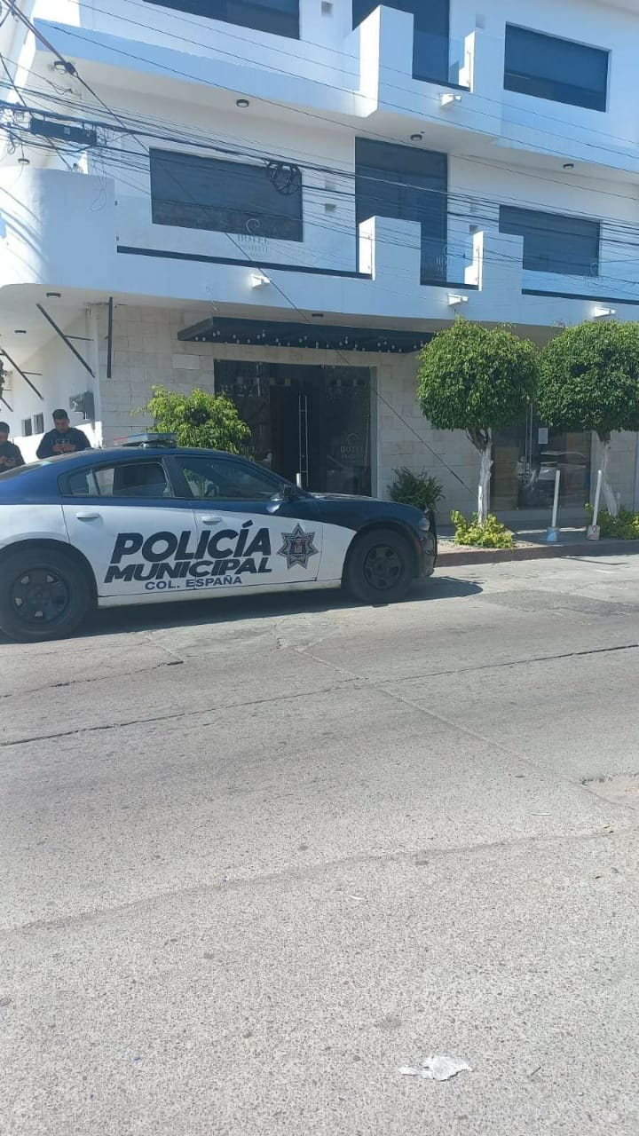 Muere persona suspendida en el interior de un hotel en Las Américas