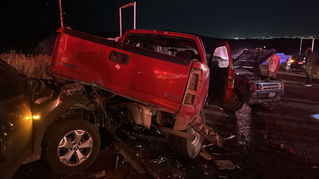 Choque múltiple deja tres heridos en la carretera a Villa Hidalgo