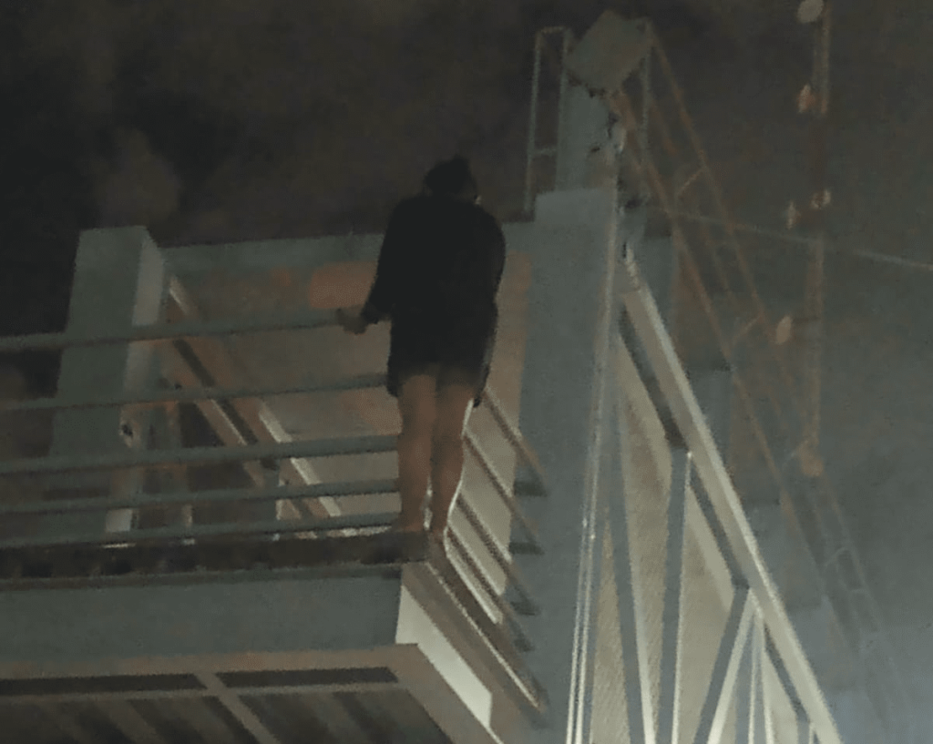 Mujer que intenta arrojarse de un puente en Héroe de Nacozari