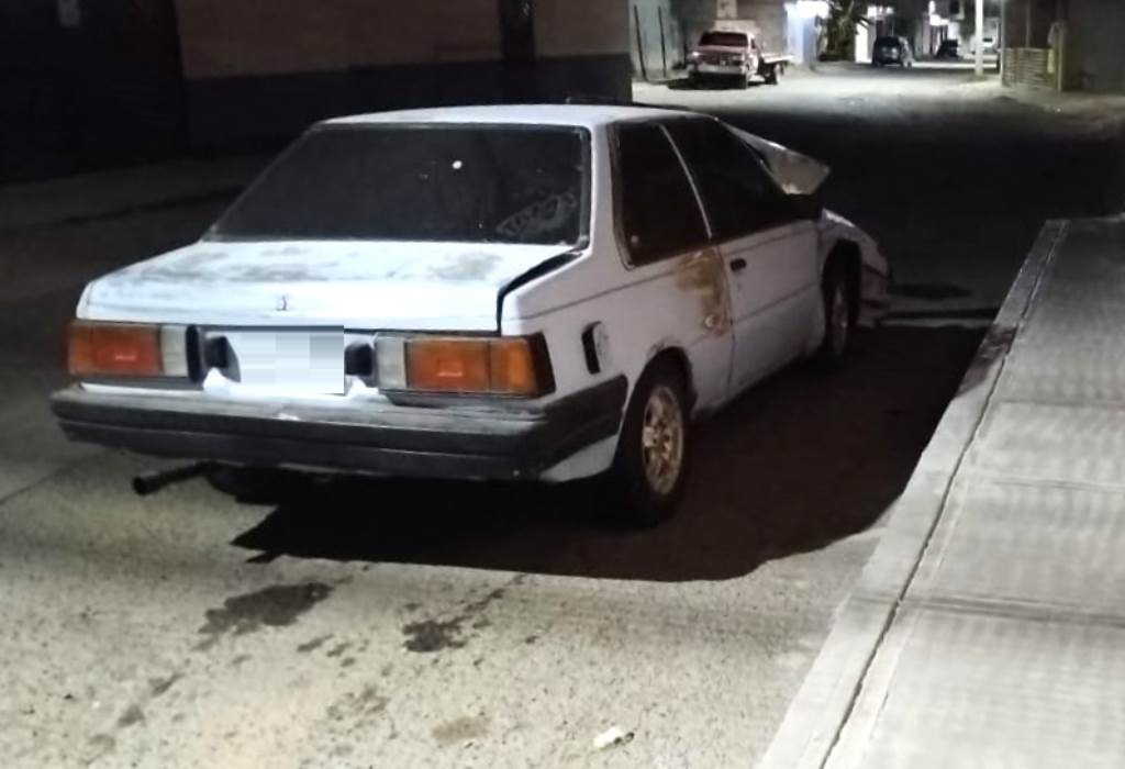 Automovilista se quedó dormido al volante y chocó varios vehículos estacionados en Rincón de Romos