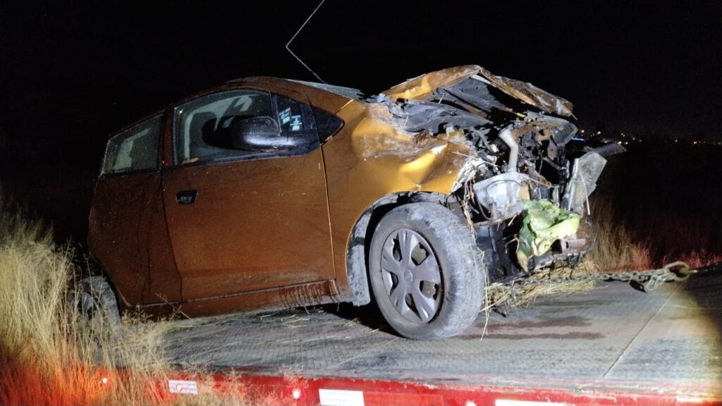 Automovilista se salvó de morir al caerle su coche encima de las piernas tras aparatoso accidente