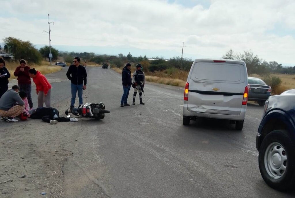 Gravemente lesionada una adolescente motorista impactada por una camioneta en Cosío