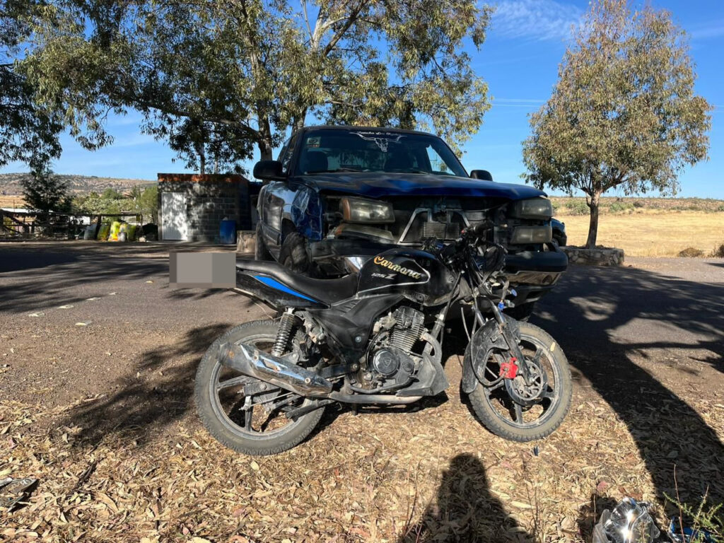 Choque entre camioneta y moto deja un lesionado en San José de Gracia