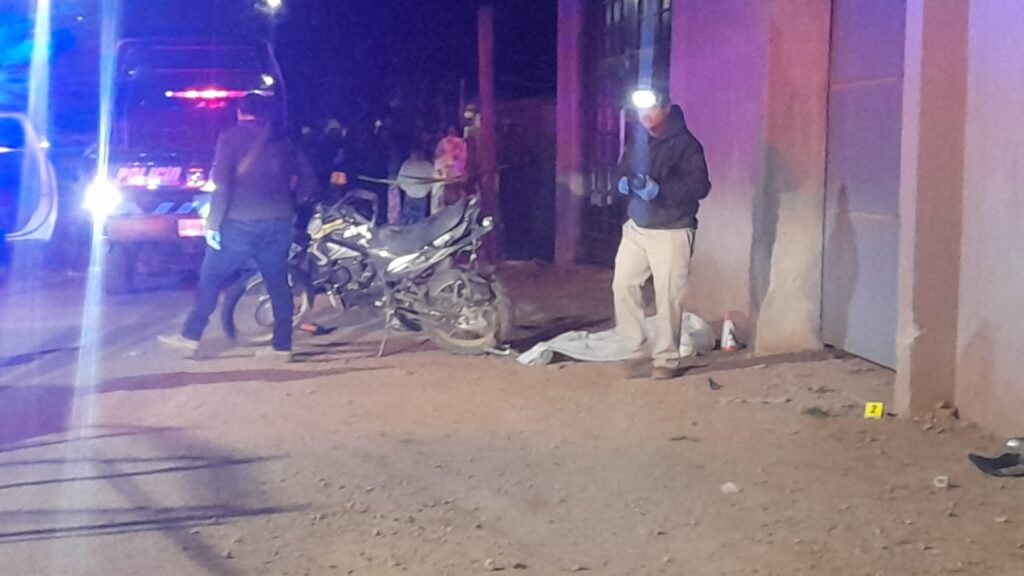 Joven muere y otro resulta lesionado de gravedad tras accidente de motocicleta en Rincón de Romos