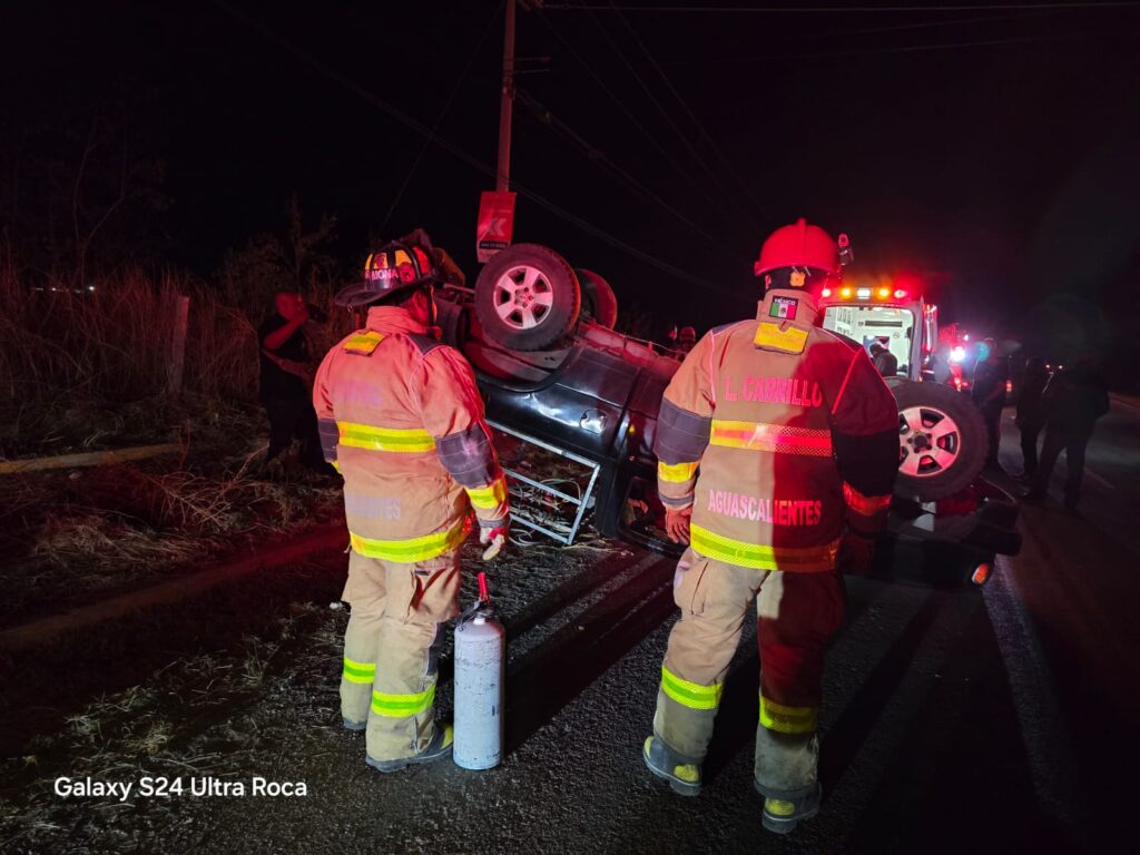 Conductor sale ileso tras aparatoso accidente en la carretera 42