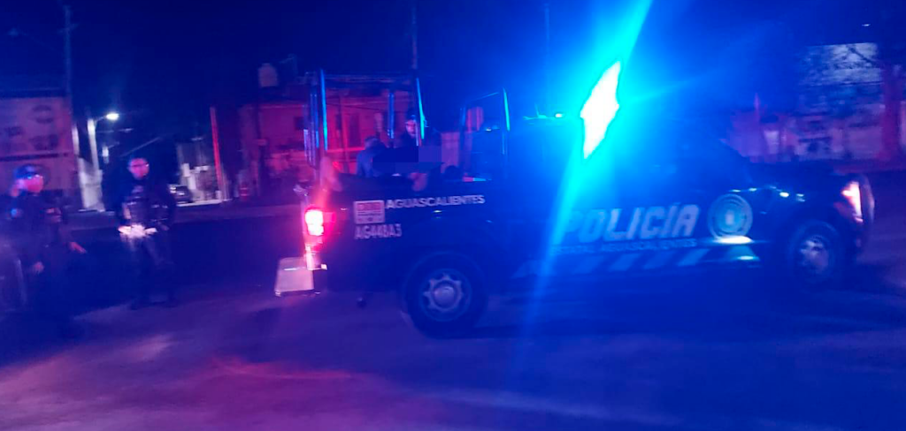 Dos hombres fueron capturados tras ser identificados como presuntos responsables de un incendio en un predio contiguo al CERESO de la salida a Calvillo. Foto: JLMNoticias / Aguas Digital / Policía Estatal.