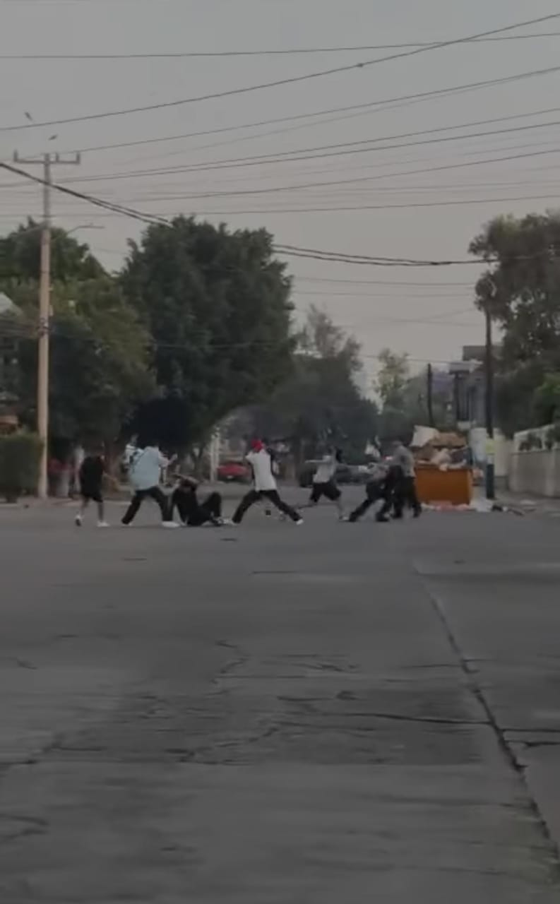Menores se enfrentan con machetes en Pilar Blanco
