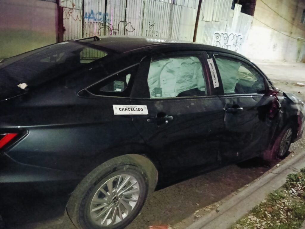 Joven sufre fractura expuesta en choque entre auto y motocicleta